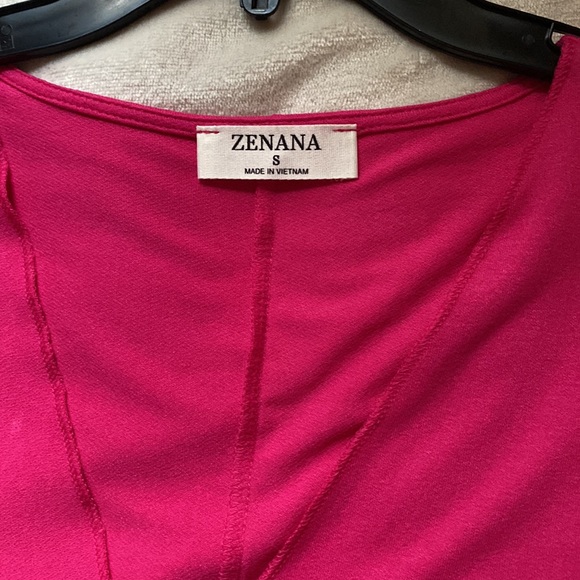 Oversized, split front, low/high hot pink shirt. - Picture 2 of 3